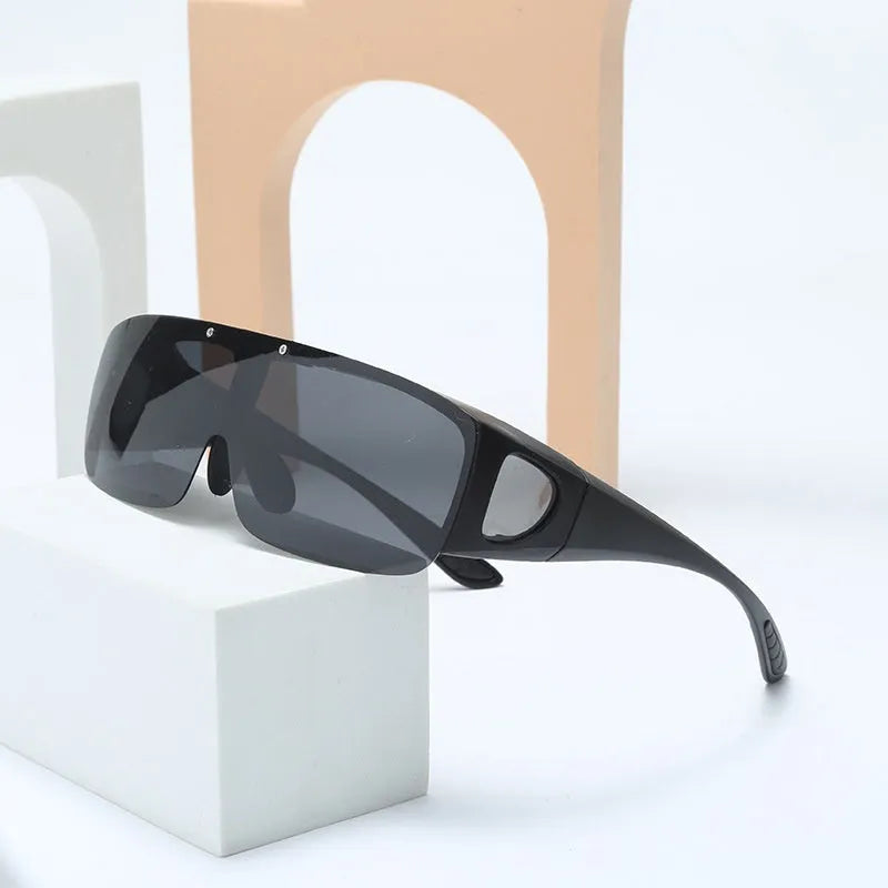 Polarised sunglasses with interchangeable lenses for myopia correction, suitable for cycling and outdoor sports.