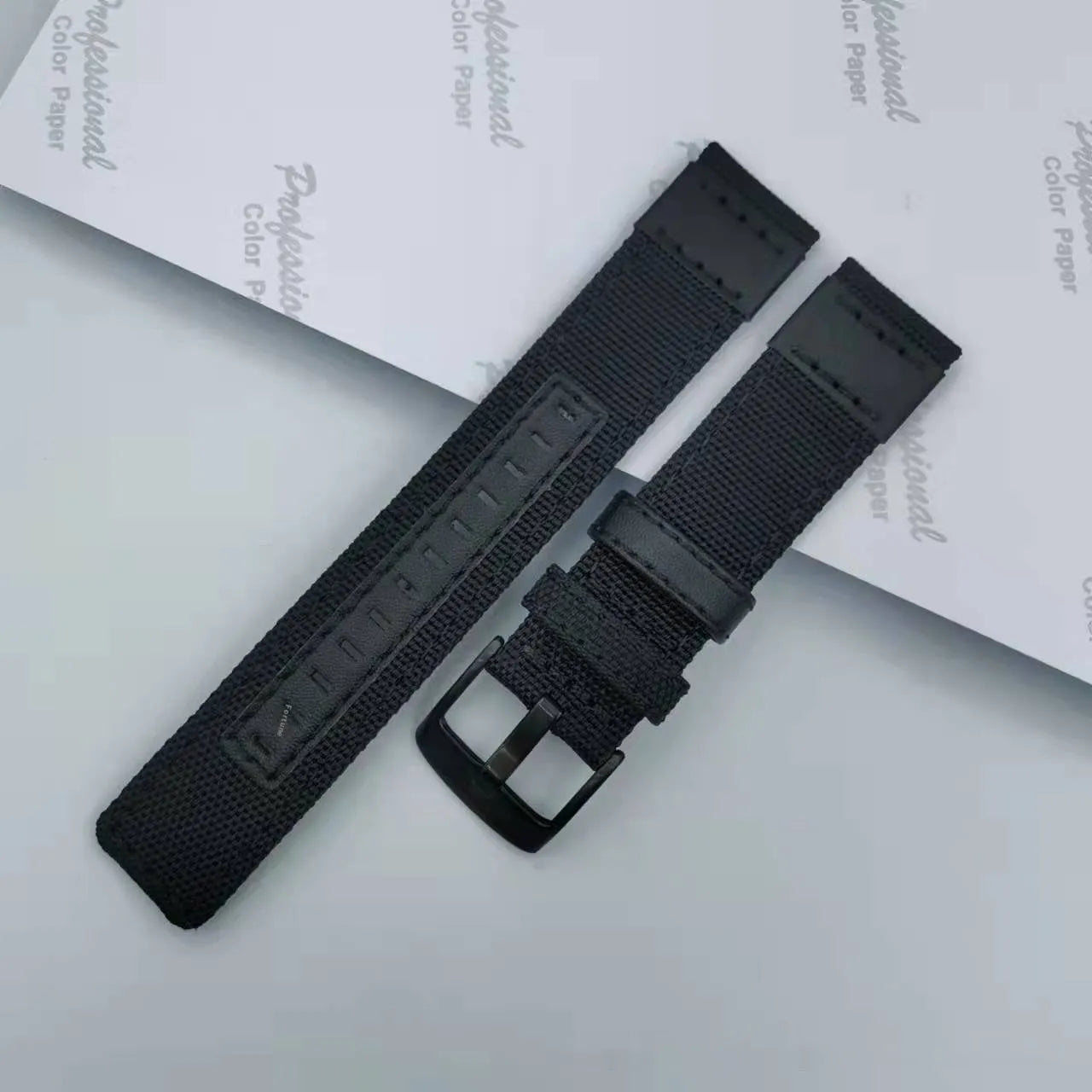 Oxford cloth watch strap shown in multiple colours including camouflage, black, and army green, with size labels for 20mm, 22mm, and 24mm widths.