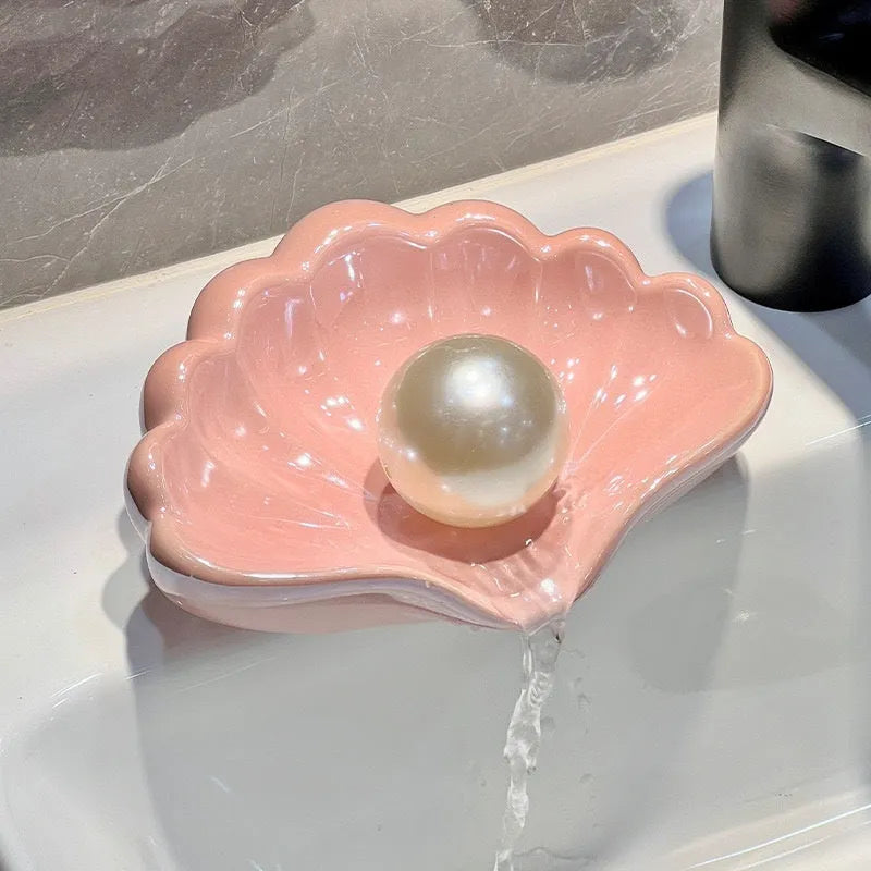 Plastic shell-shaped soap dish in pearl white colour with drainage design for bathroom use
