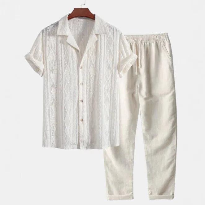 Men's slim-fit camouflage print casual suit with short-sleeved shirt and trousers.