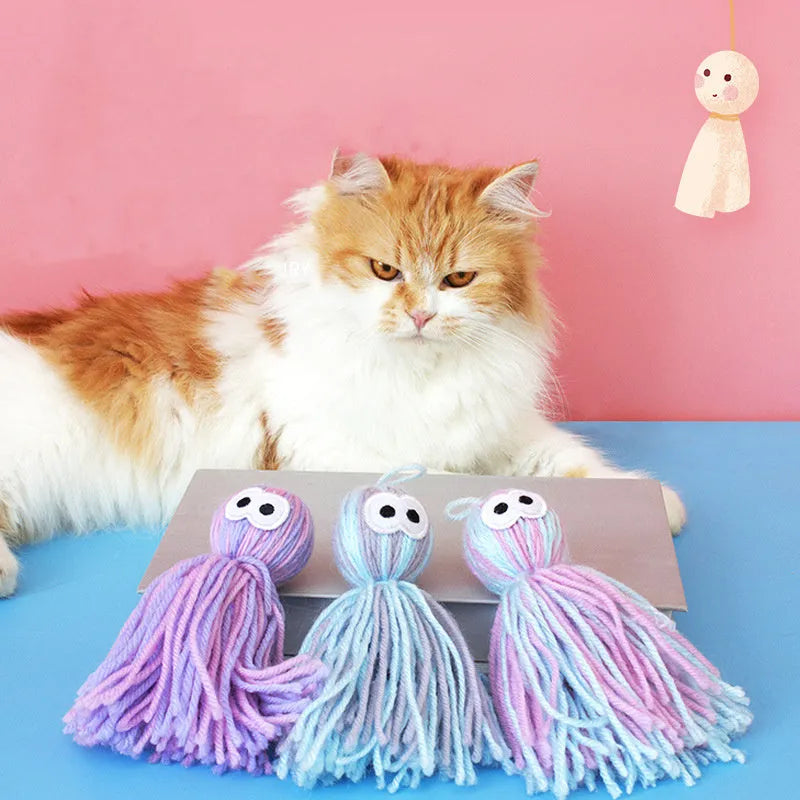 Bite-resistant wool cat ball toy with hanging attachment in blue grey, pink and blue, or pink purple colours
