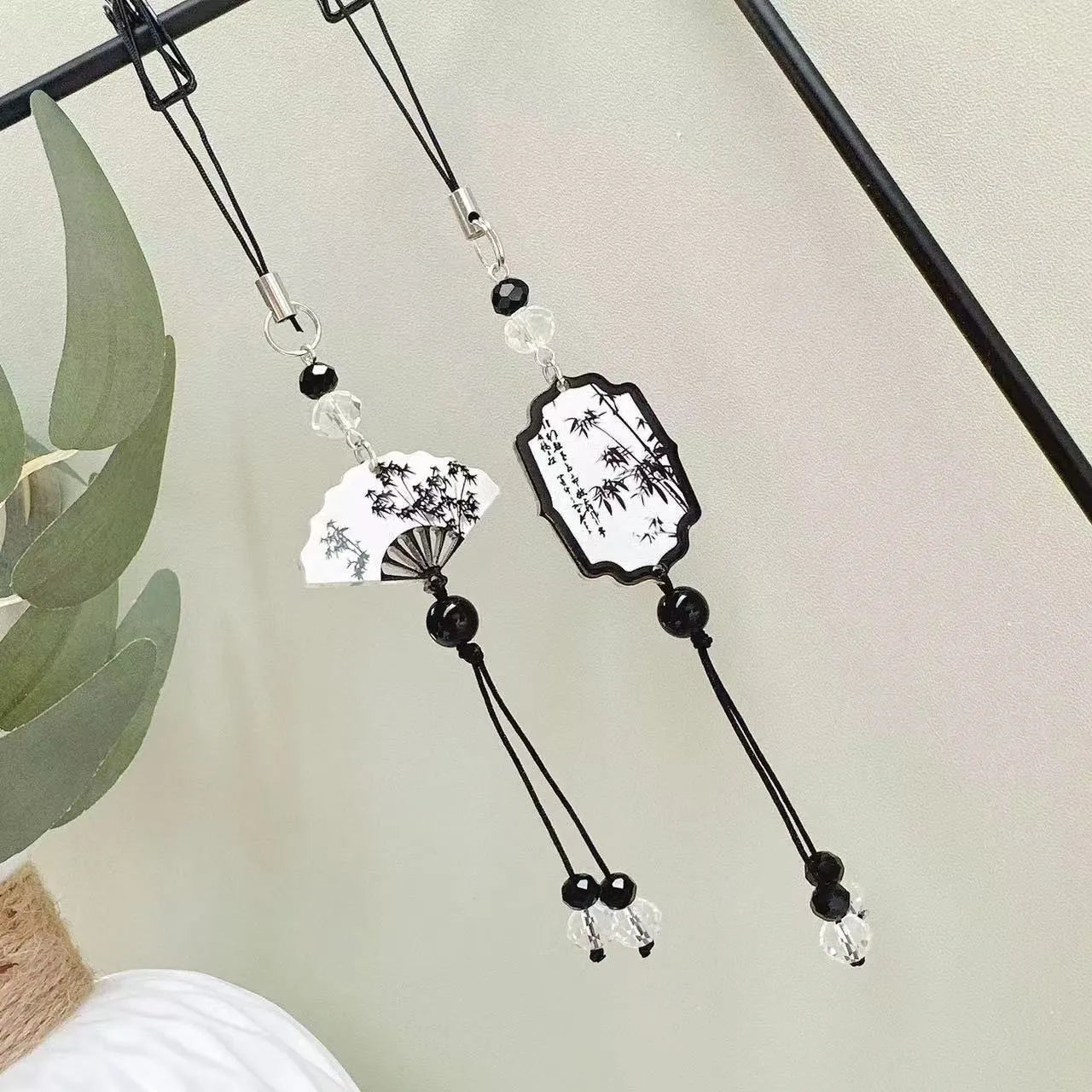 Guofeng floral pattern bead pendant keychain with Chinese style design