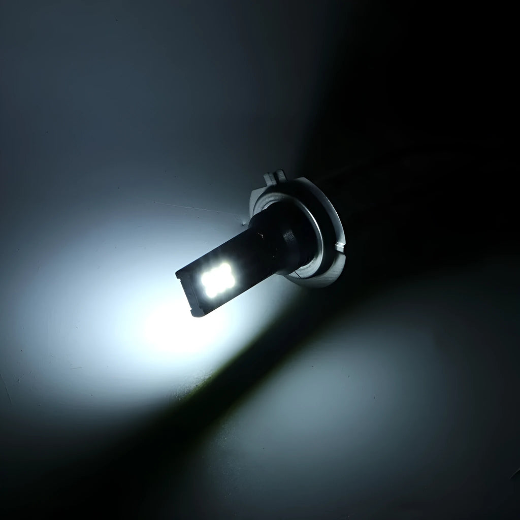 White H7 LED fog light bulb with 12 SMD LEDs for car headlight replacement