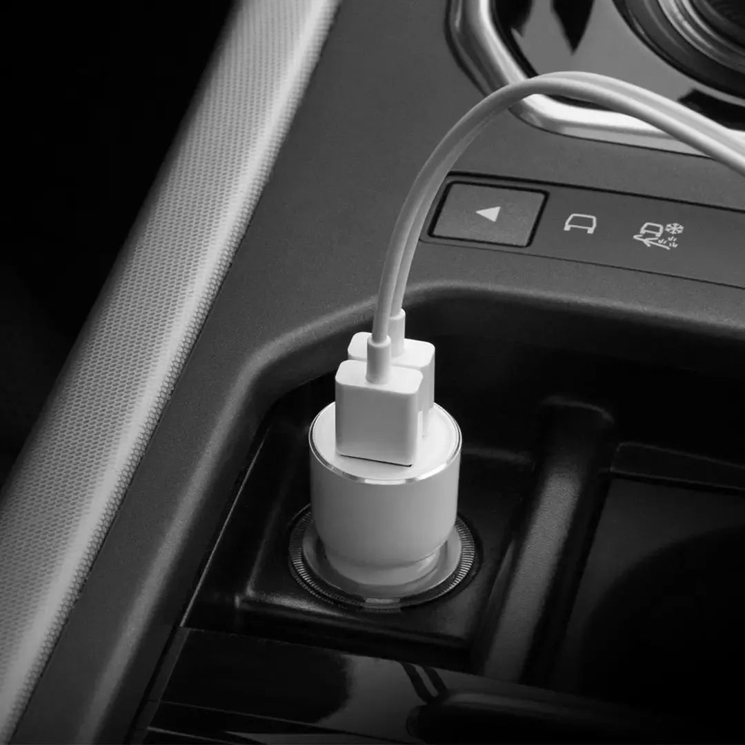 Black USB car charger adapter with dimensions 26.5x26.5x61.3mm for phone and tablet charging
