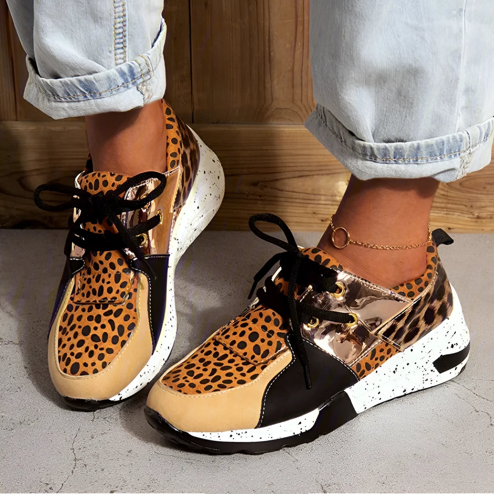 Women's casual flat sneakers with wedge heel in suede upper, available in multiple pattern options
