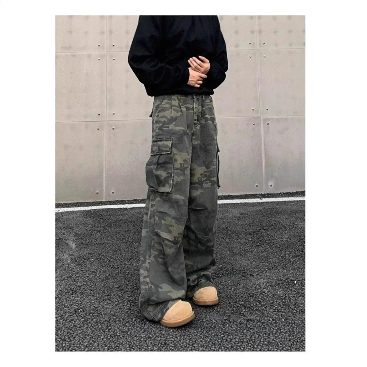 Washed camouflage cotton-blend cargo trousers with multiple pockets, shown in a Korean-style mid-waist fit.