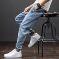 Men's loose cargo casual jeans in straight leg design with micro elasticity cotton fabric