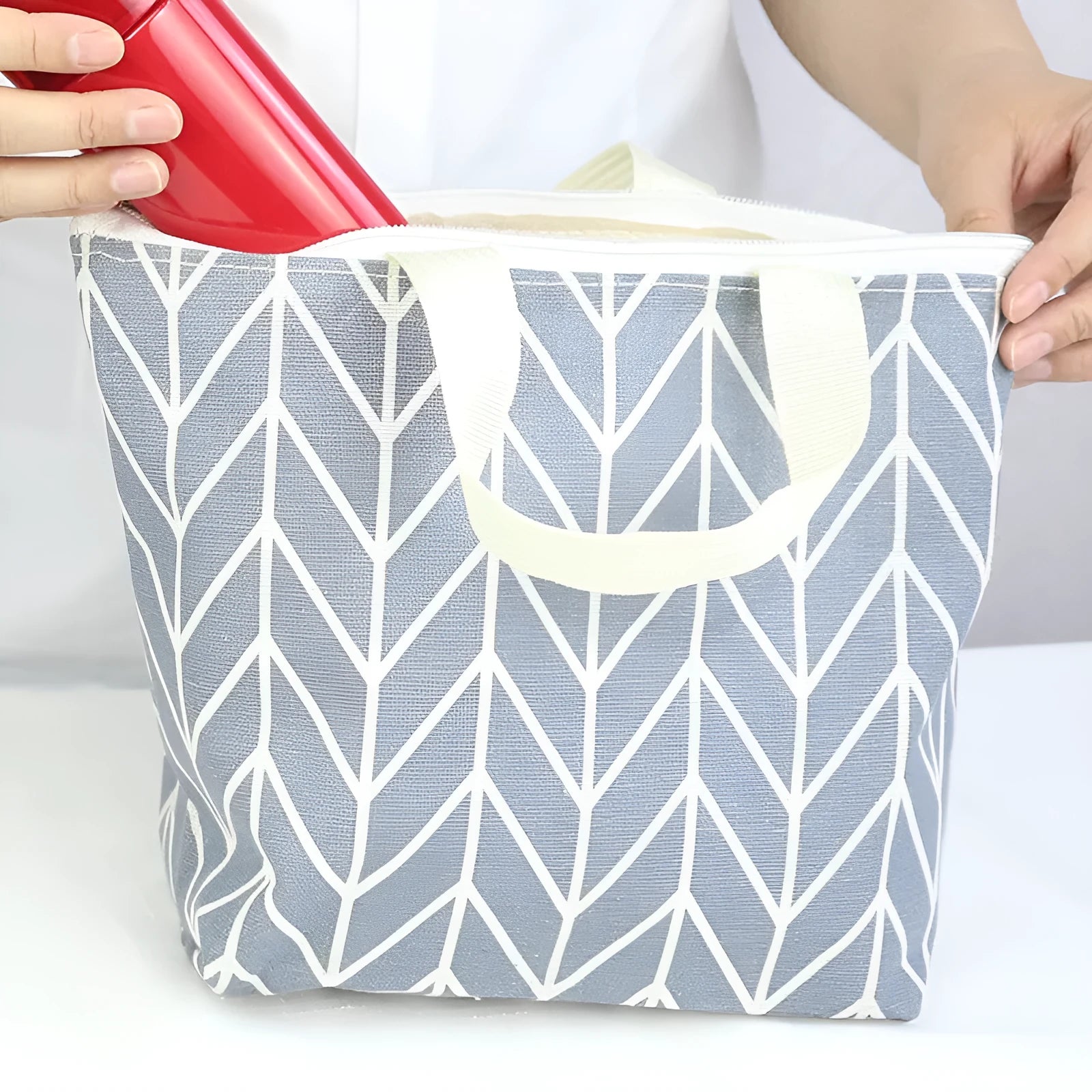 Arrow print polyester makeup bag with a zipped closure for cosmetic storage.
