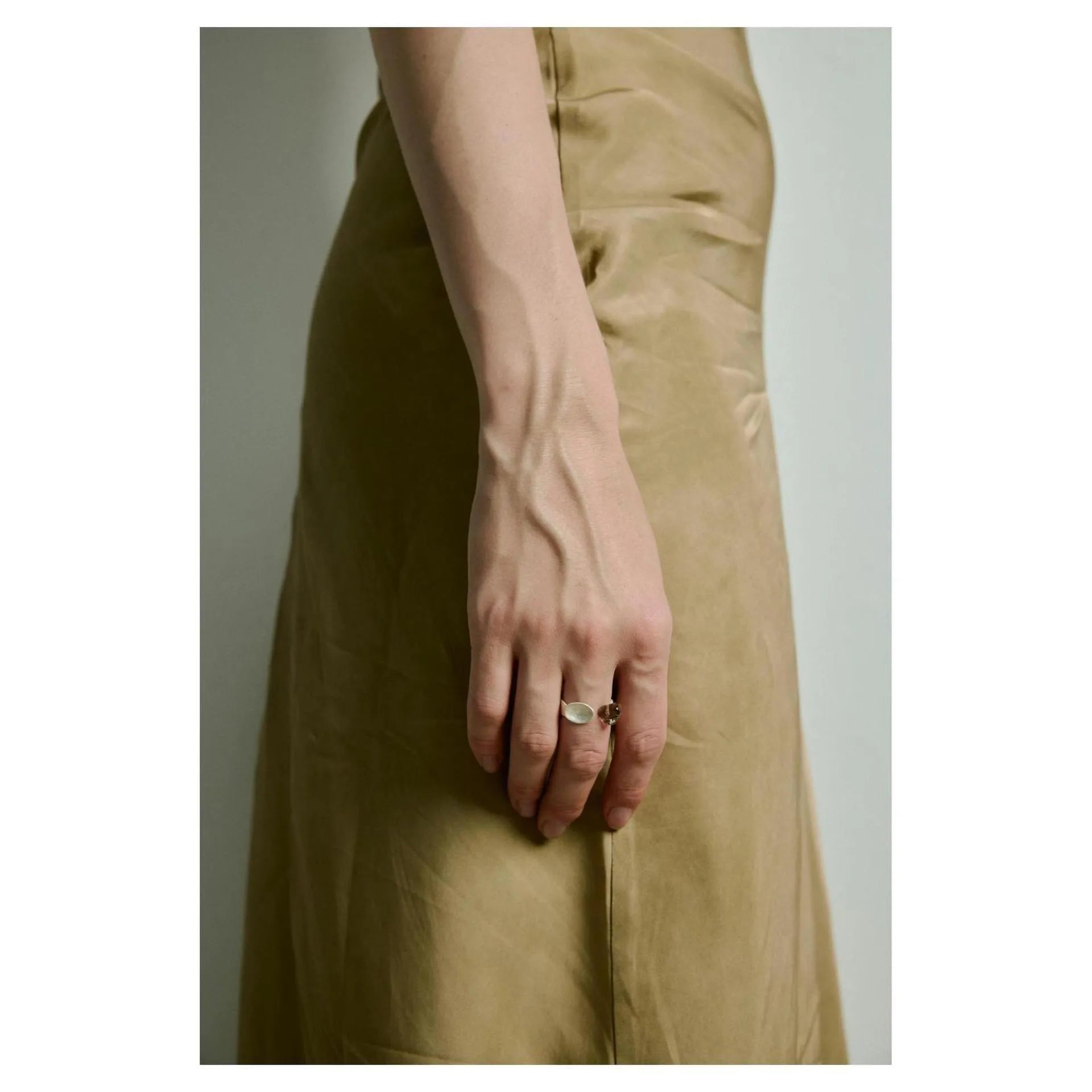 Small round spoon stewed pork motif ring and bracelet set in electroplated alloy