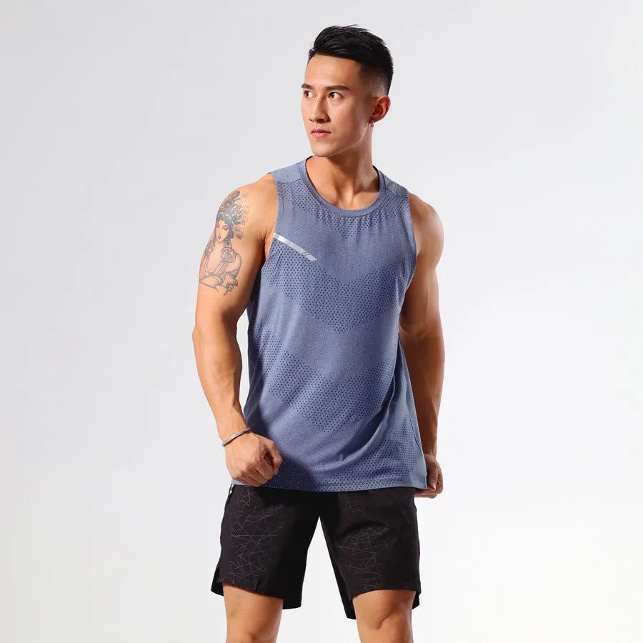 Men's solid colour quick-drying polyester sport tank top for summer sports.