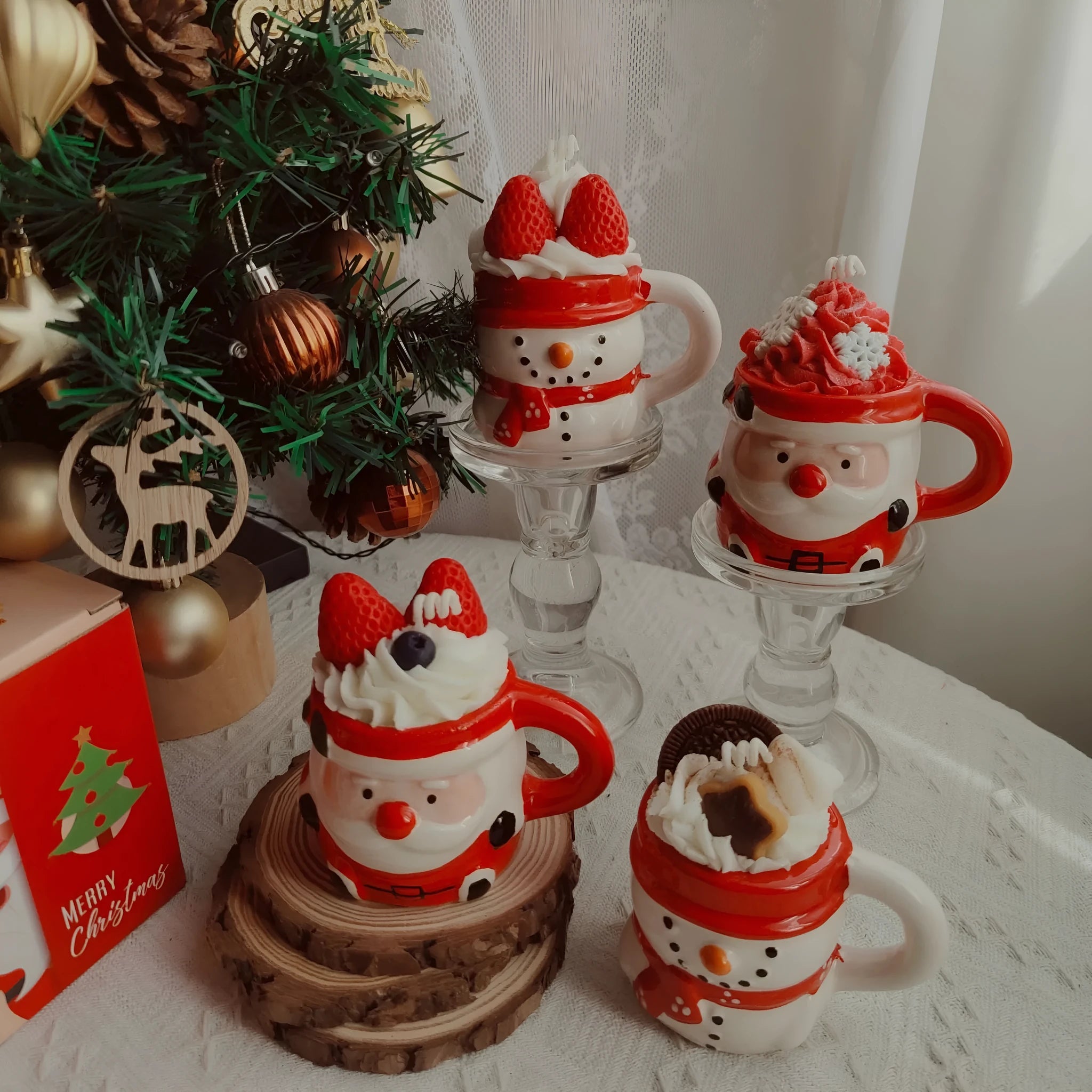 Santa Claus ceramic cup soy wax aromatherapy candle in creative gift box with strawberry Santa design measuring 10x7x10.5cm