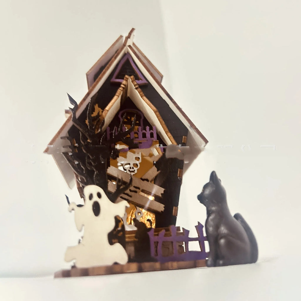 Wooden Halloween haunted house decoration with luminous paint, 14x10.5x19cm