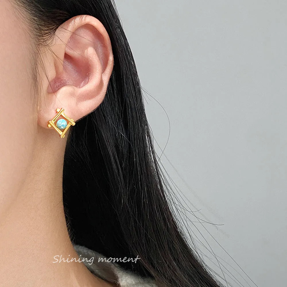 Women's geometric cross quadrangle stud earrings in 925 silver with silver or gold finish