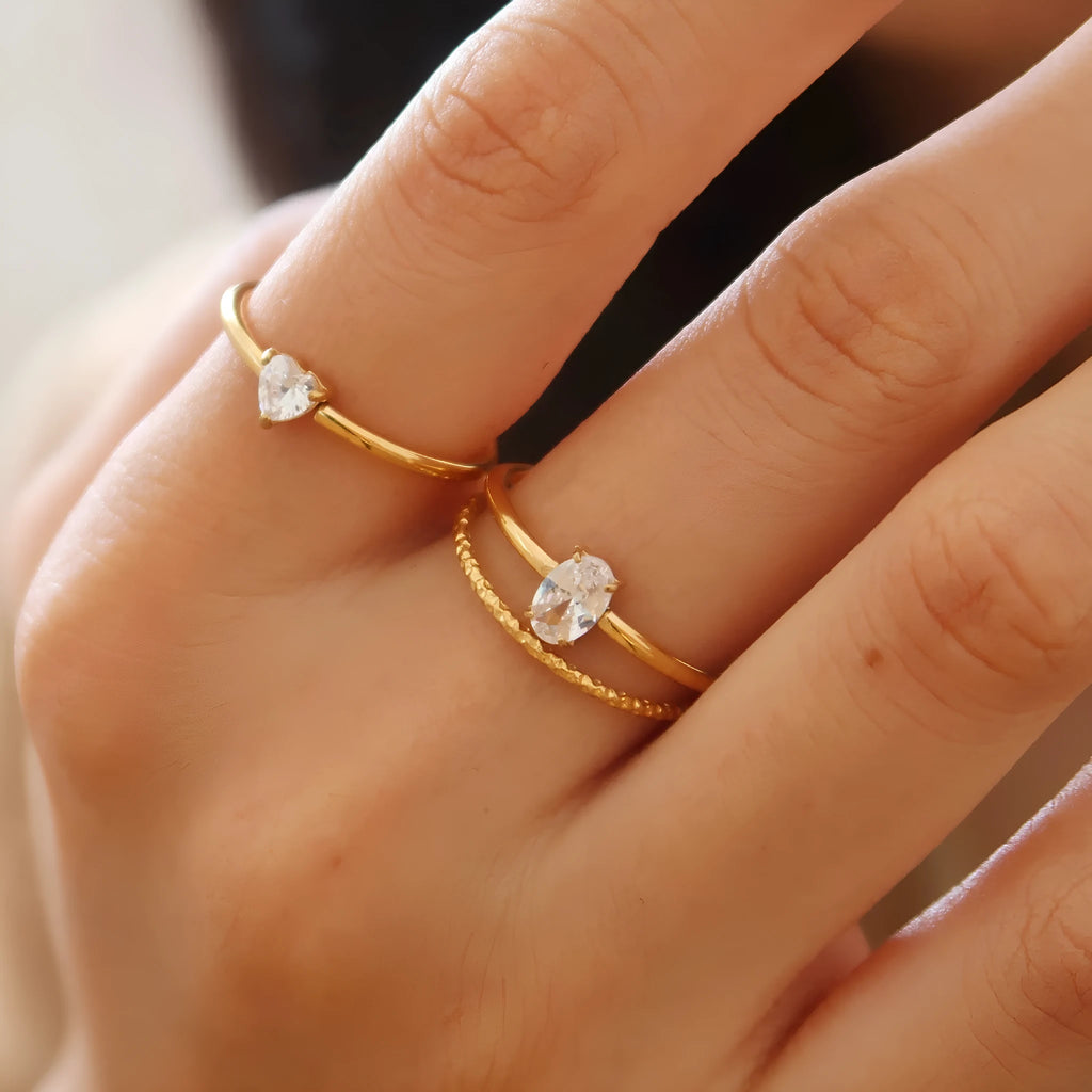 Golden electroplated stainless steel love heart ring for women in sizes 5-8 without pigment transfer
