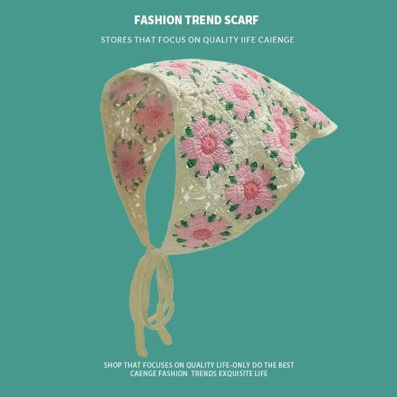 Women's cotton triangle shawl with floral French retro pattern in daisy design colours