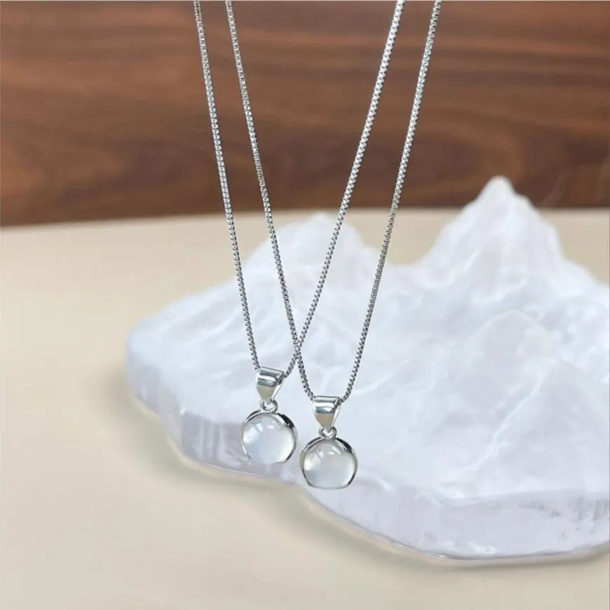 Women's Korean-style oval pendant necklace with geometric star detail on adjustable 21-50cm chain
