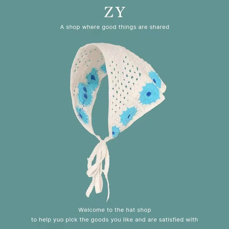 Women's cotton triangle shawl with floral French retro pattern in daisy design colours