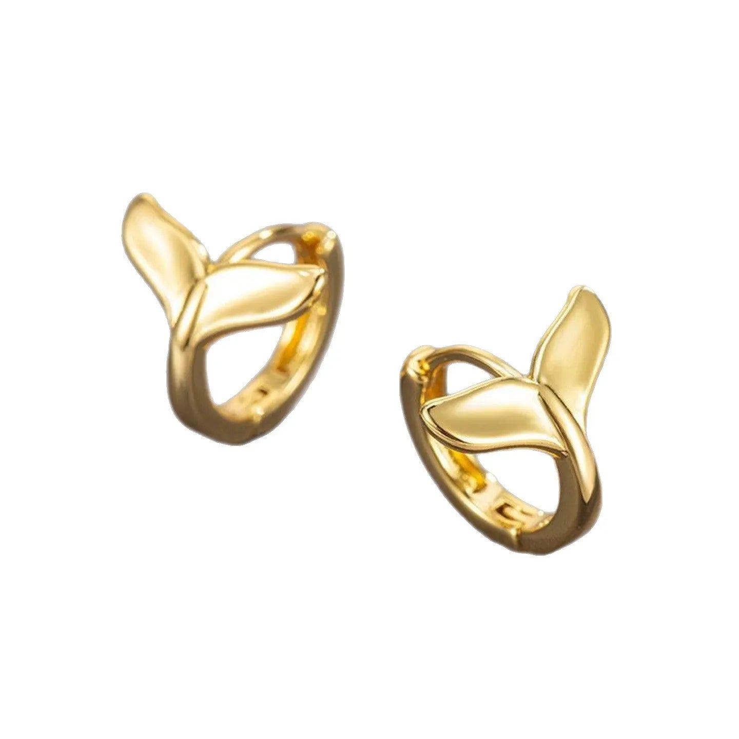 A pair of women's simple fishtail design earrings with an electroplated finish in white gold or yellow gold colour.