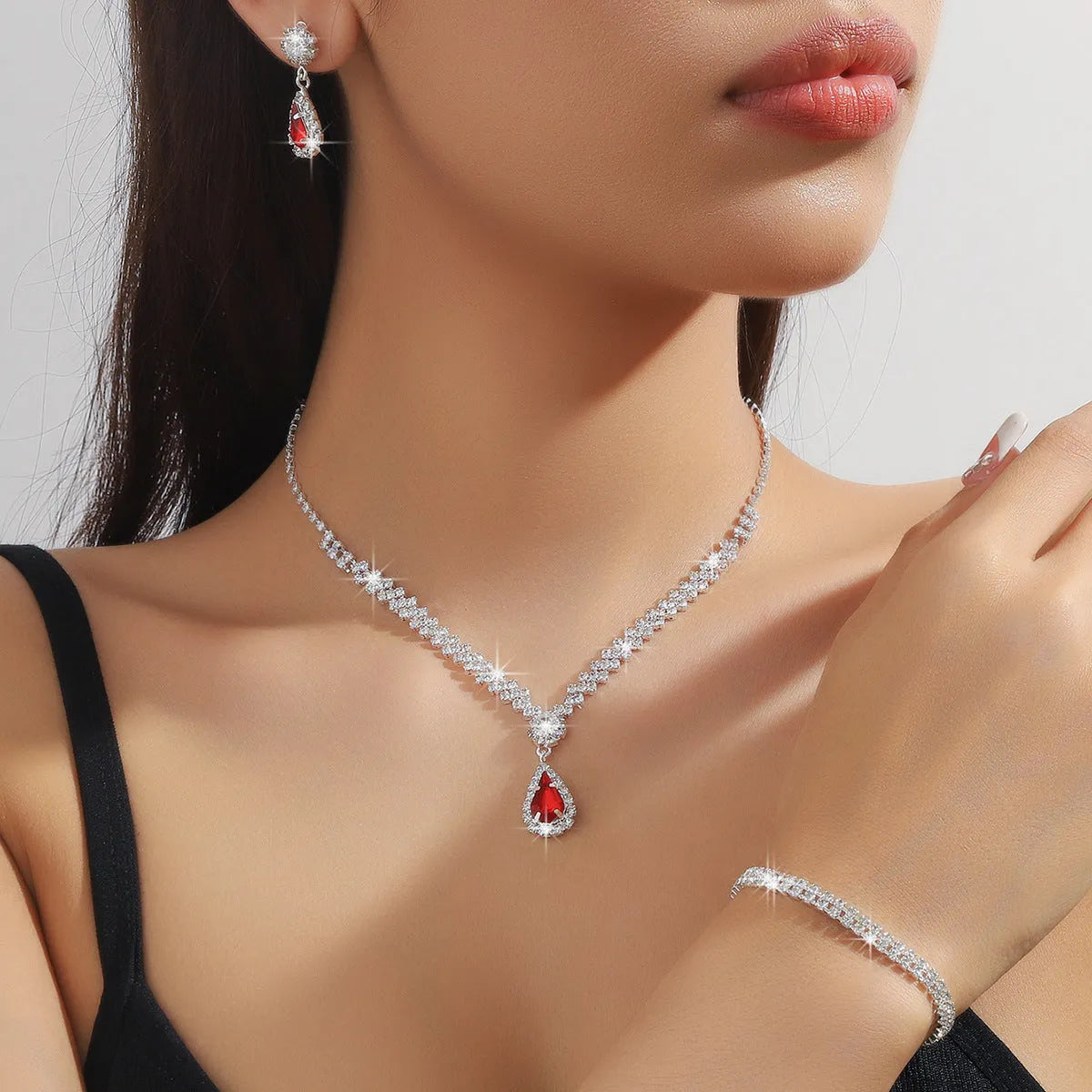 Women's claw chain necklace and earrings set with water drop rhinestones in blue colour option