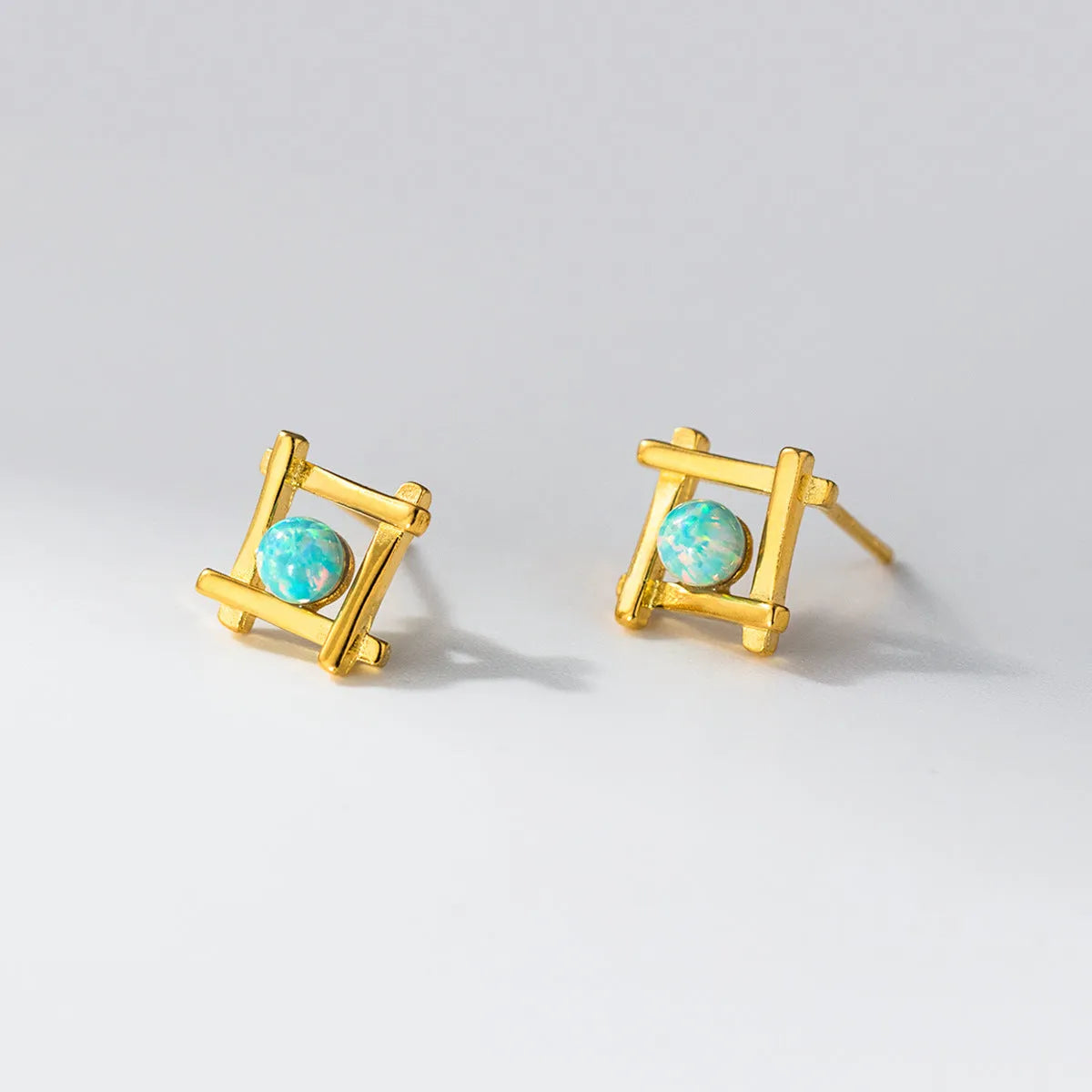 Women's geometric cross quadrangle stud earrings in 925 silver with silver or gold finish