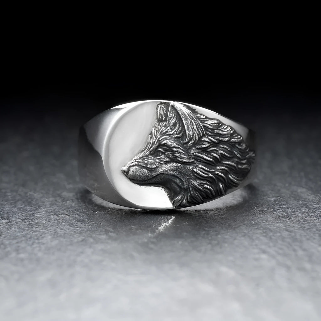 Silver alloy men's ring featuring a geometric wolf head shape in retro style