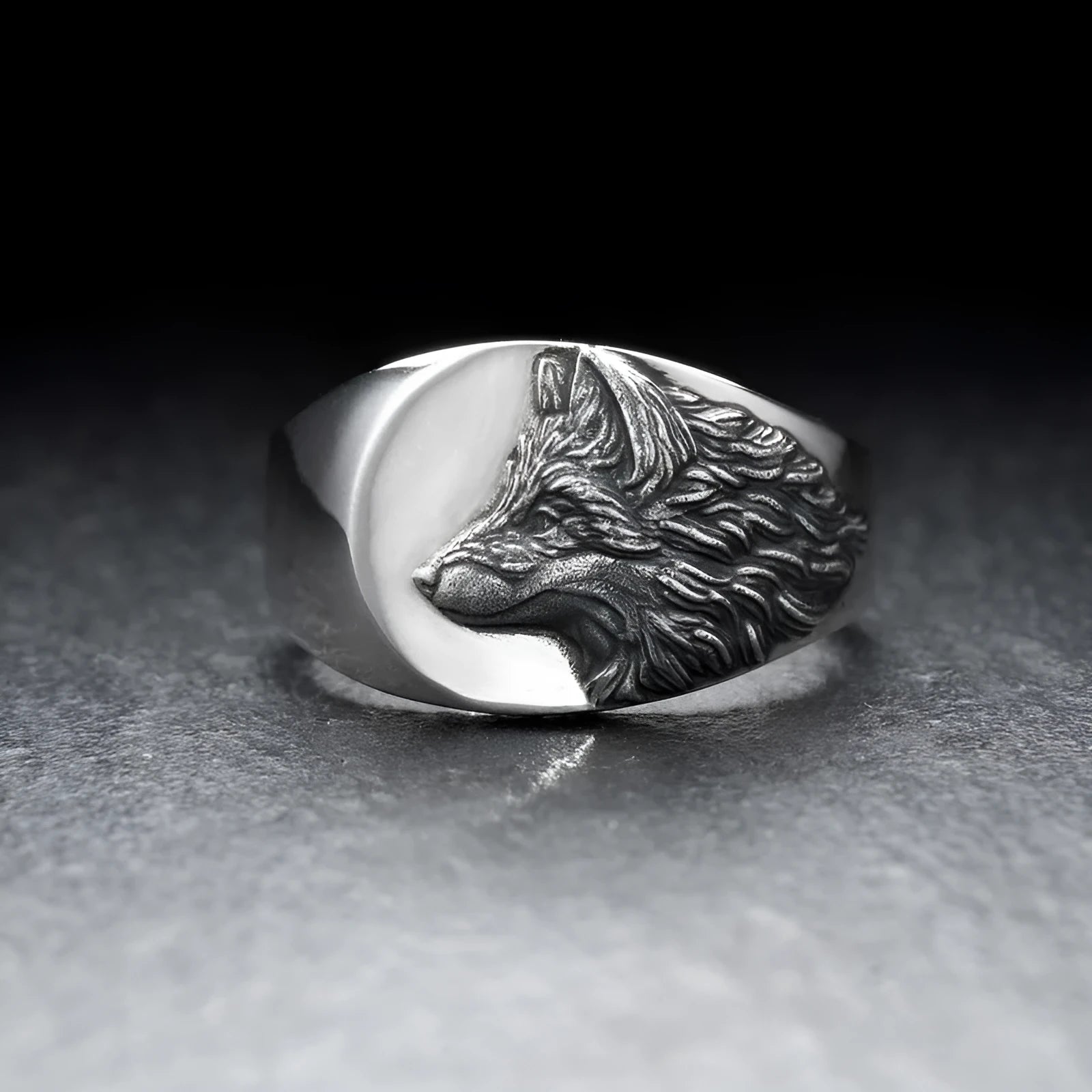 Silver alloy men's ring featuring a geometric wolf head shape in retro style
