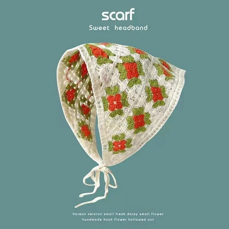 Women's cotton triangle shawl with floral French retro pattern in daisy design colours