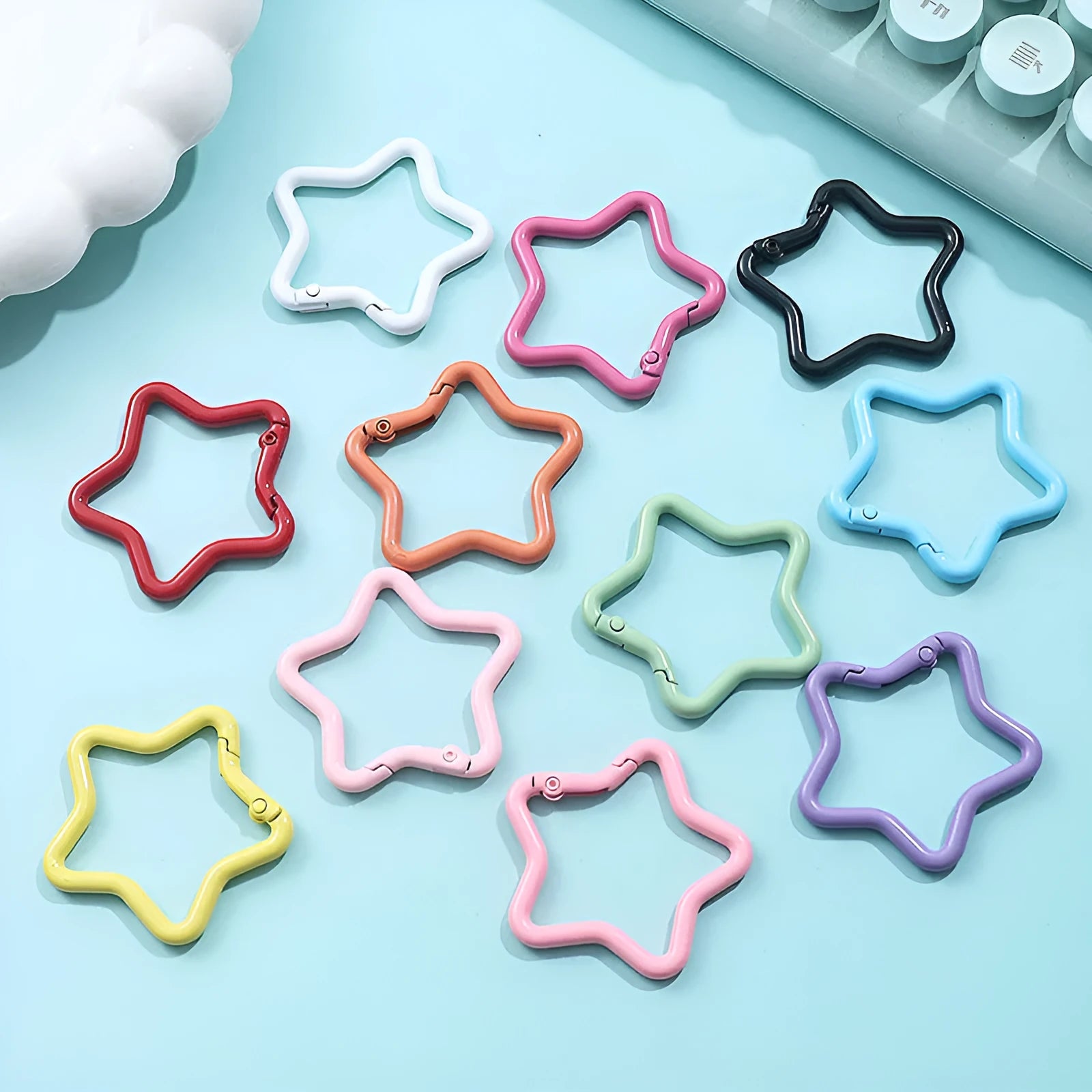 Zinc alloy five-pointed star keychain in various colours for backpack decoration