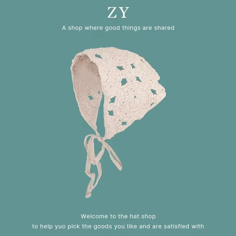 Women's cotton triangle shawl with floral French retro pattern in daisy design colours