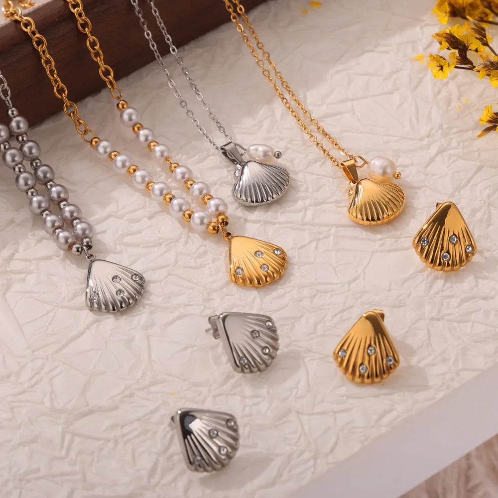 French vintage women's pendant necklace with freshwater pearl beads on titanium steel O-chain