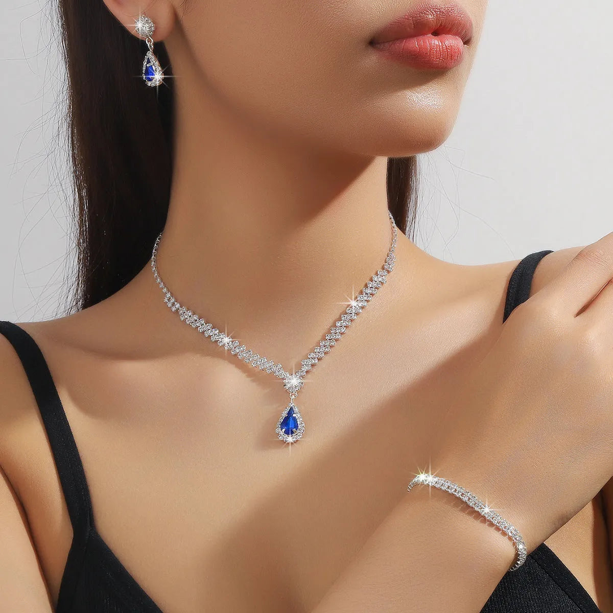 Women's claw chain necklace and earrings set with water drop rhinestones in blue colour option
