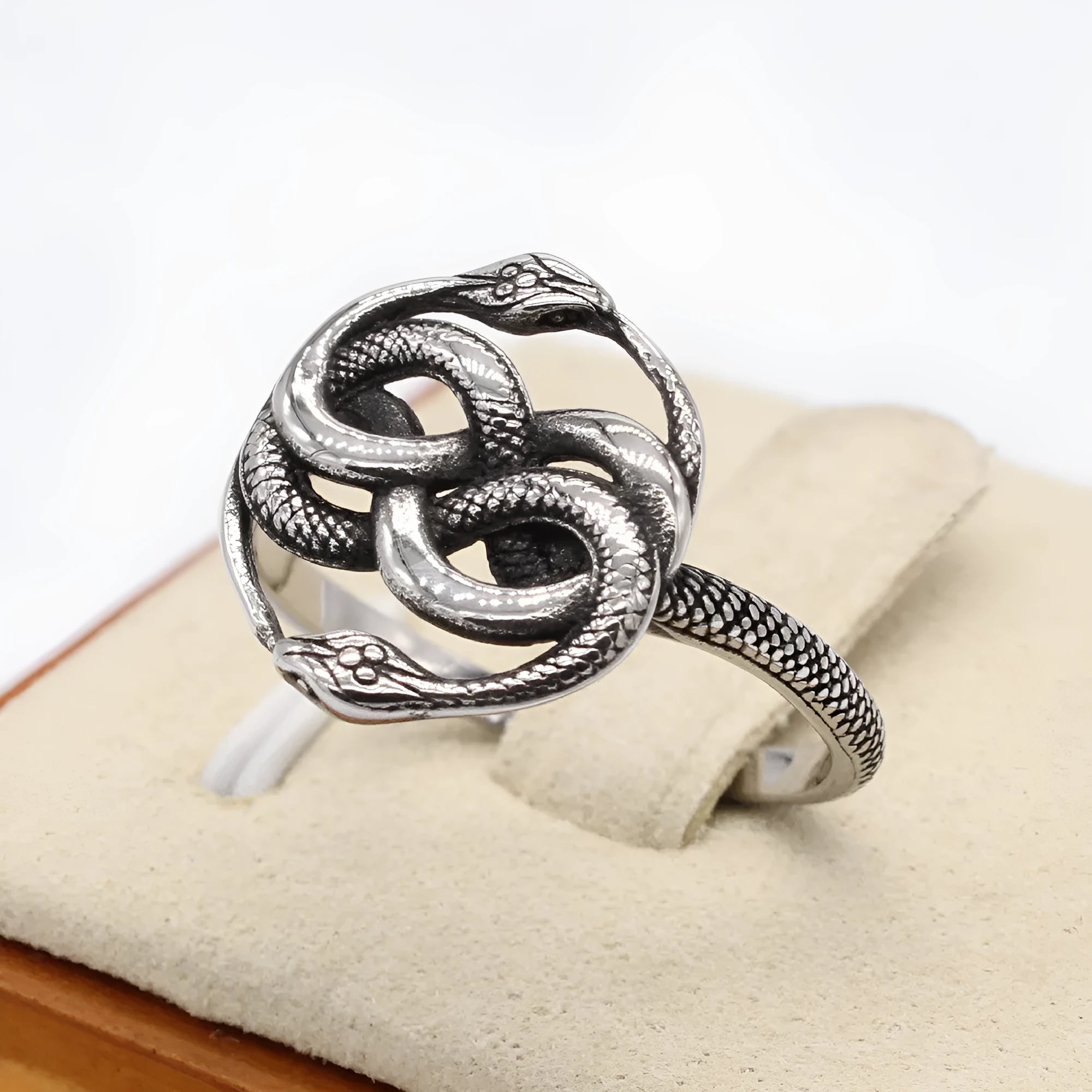 Steel colour titanium steel snake ring with retro design on finger
