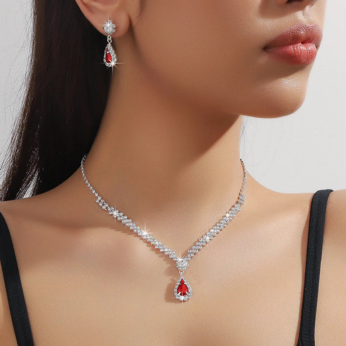 Women's claw chain necklace and earrings set with water drop rhinestones in blue colour option