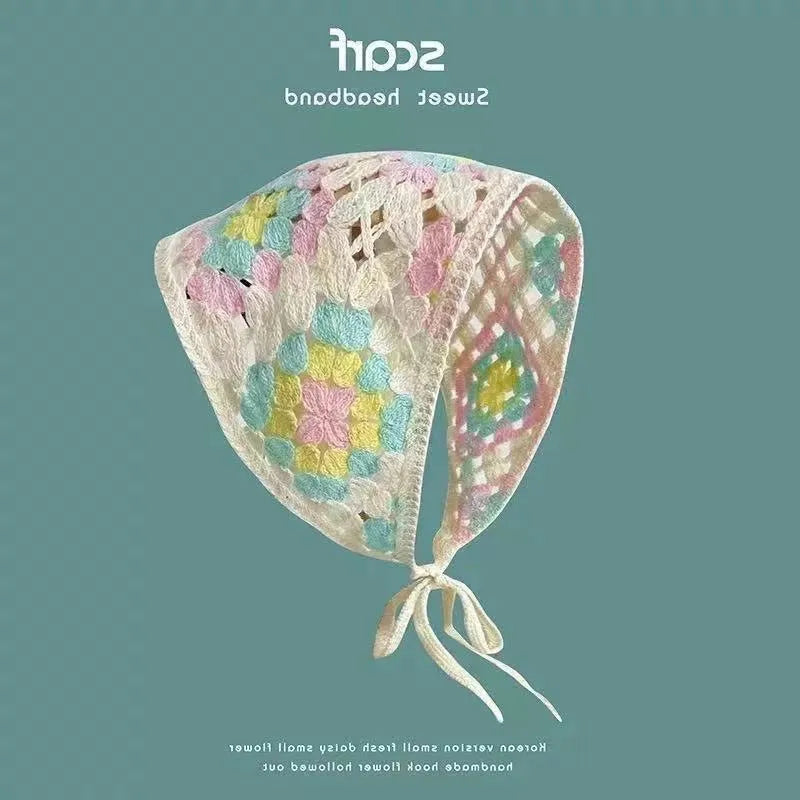 Women's cotton triangle shawl with floral French retro pattern in daisy design colours