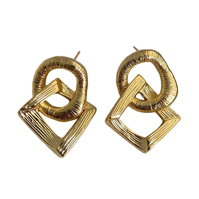 Retro geometric copper circle pendant earrings in gold or silver, 3.4cm tall.