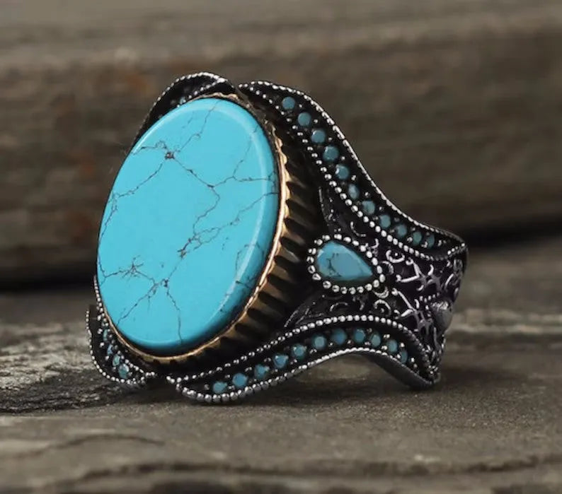 Men's antique silver alloy ring with round turquoise style design on finger