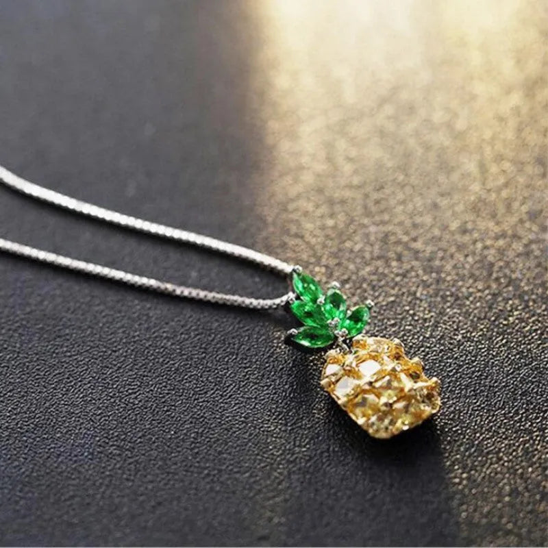 Geometric pineapple diamond necklace in silver-plated metal with copper white gold finish
