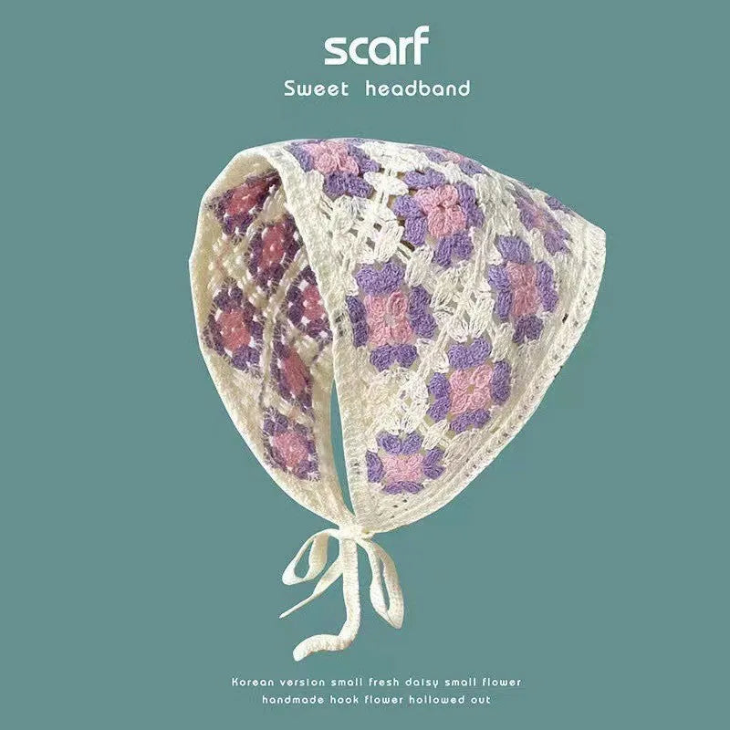 Women's cotton triangle shawl with floral French retro pattern in daisy design colours