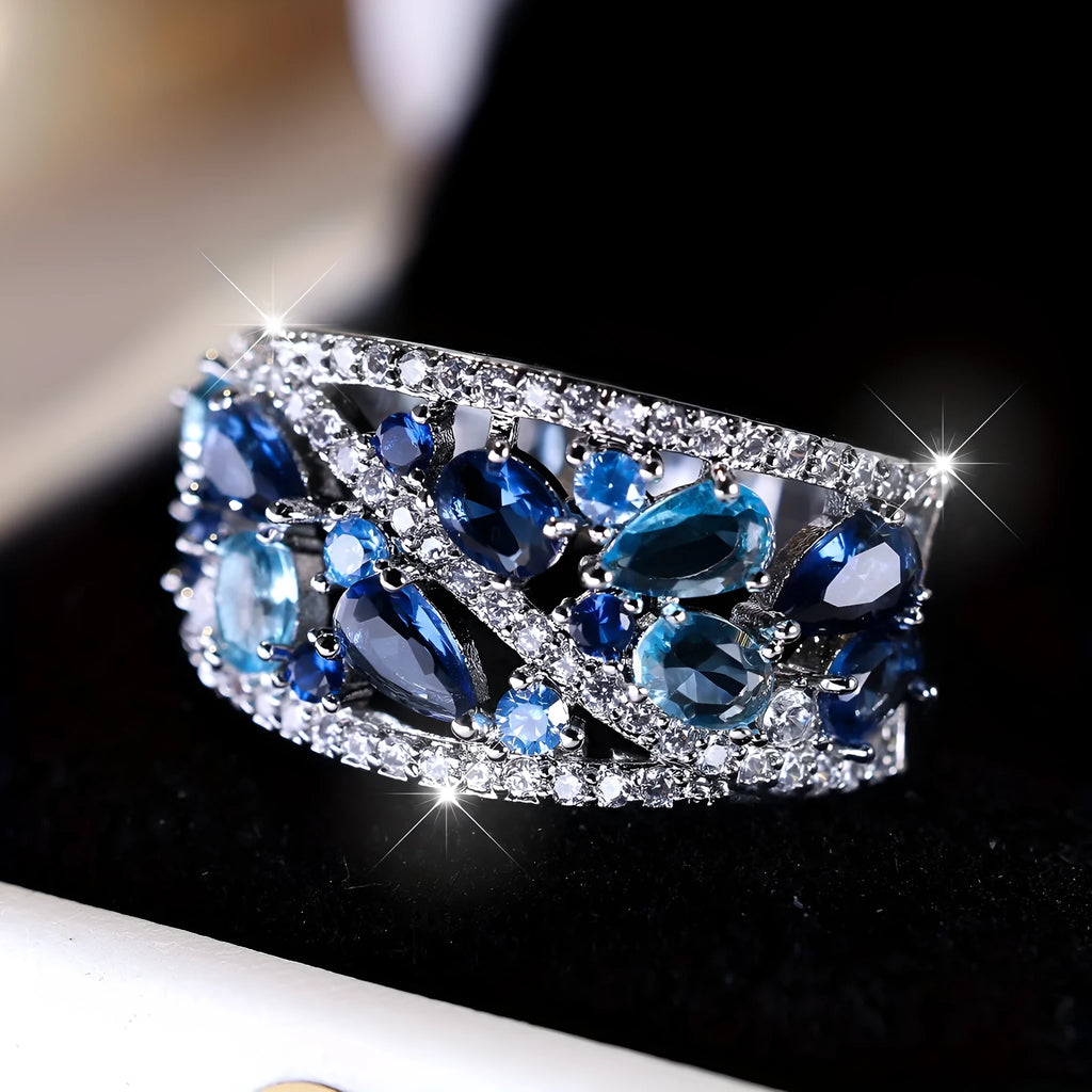 Women's round hollow ring in gold or platinum with sapphire blue or diamond settings