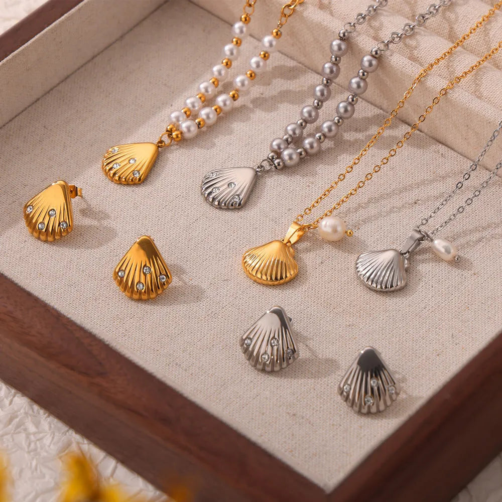 French vintage women's pendant necklace with freshwater pearl beads on titanium steel O-chain