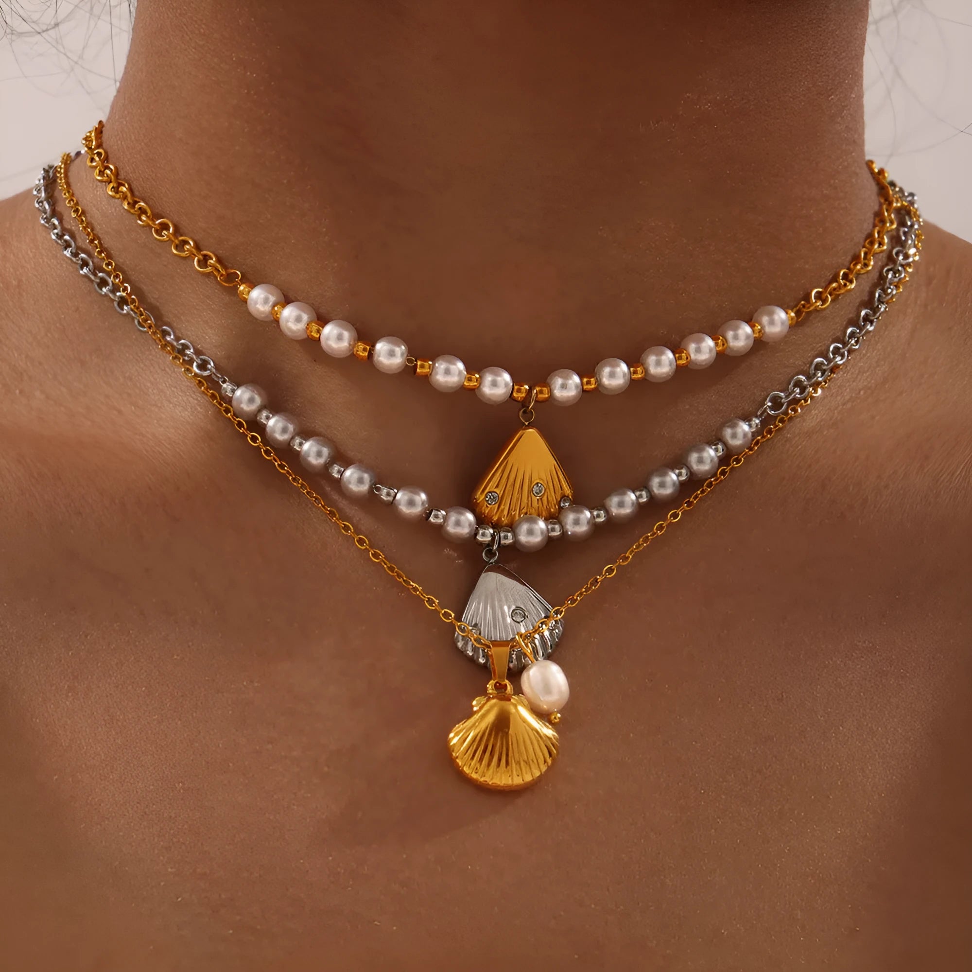 French vintage women's pendant necklace with freshwater pearl beads on titanium steel O-chain