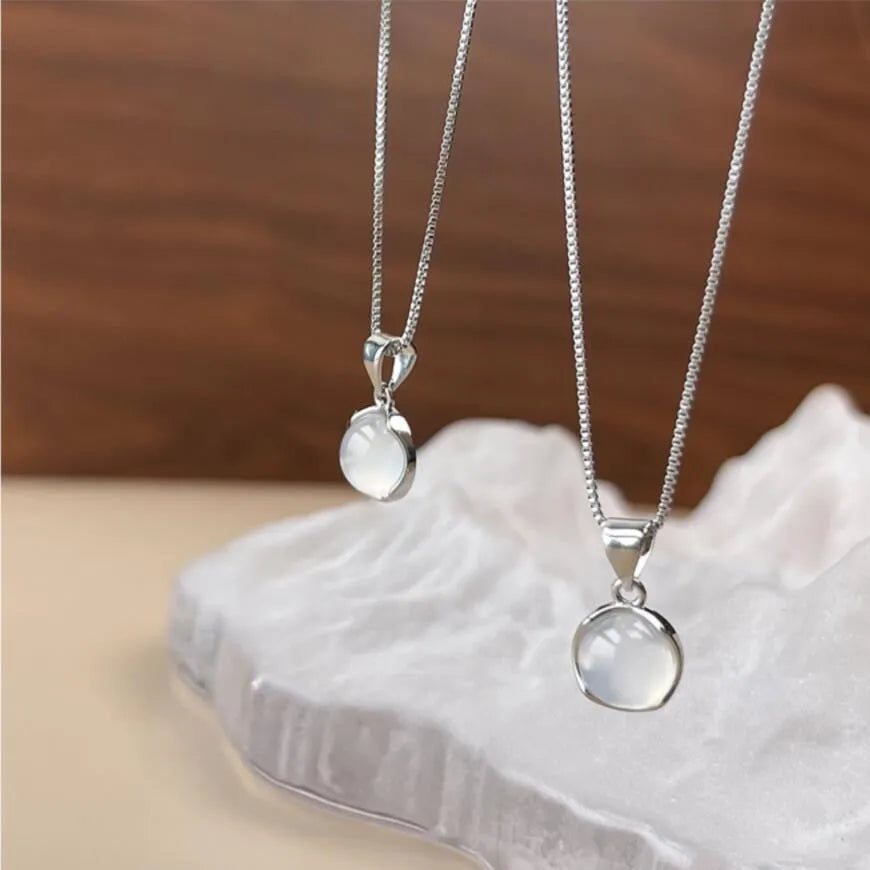 Women's Korean-style oval pendant necklace with geometric star detail on adjustable 21-50cm chain