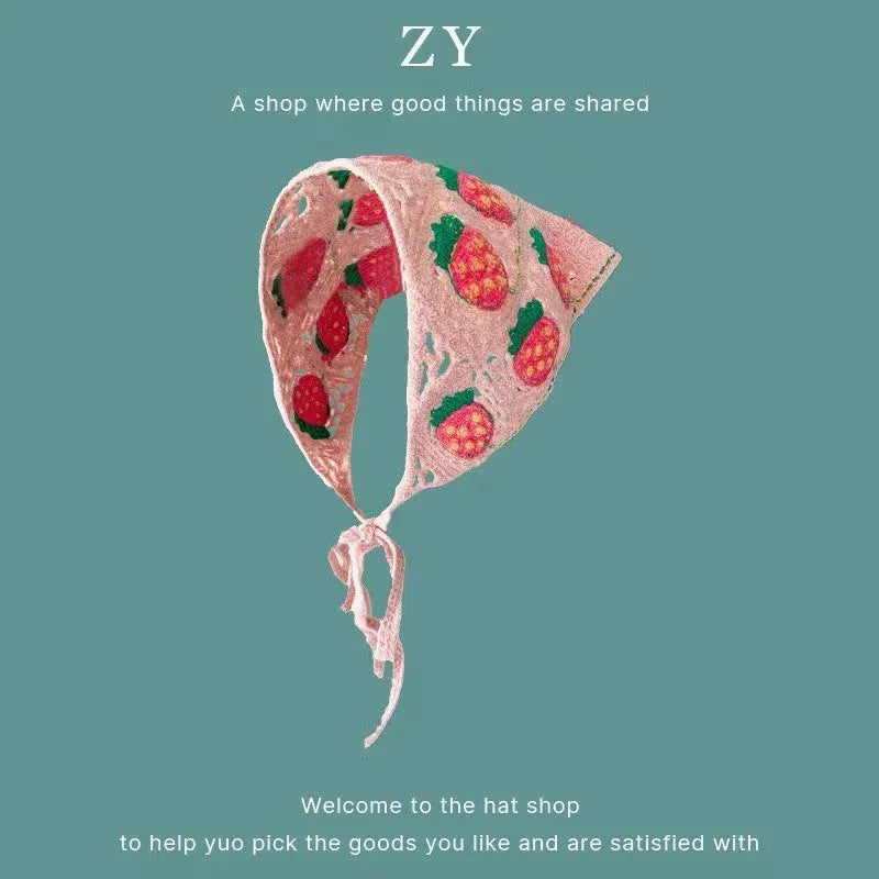 Women's cotton triangle shawl with floral French retro pattern in daisy design colours