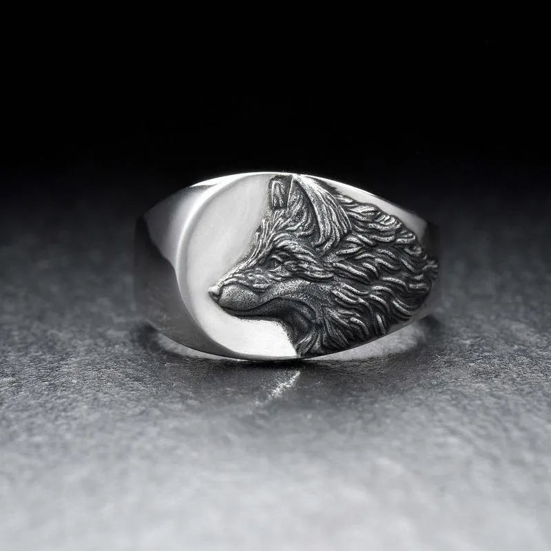 Silver alloy men's ring featuring a geometric wolf head shape in retro style
