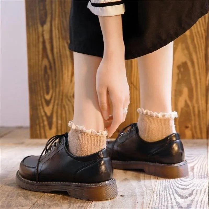 Women's black retro Mary Jane shoes with front lace-up and square rubber sole
