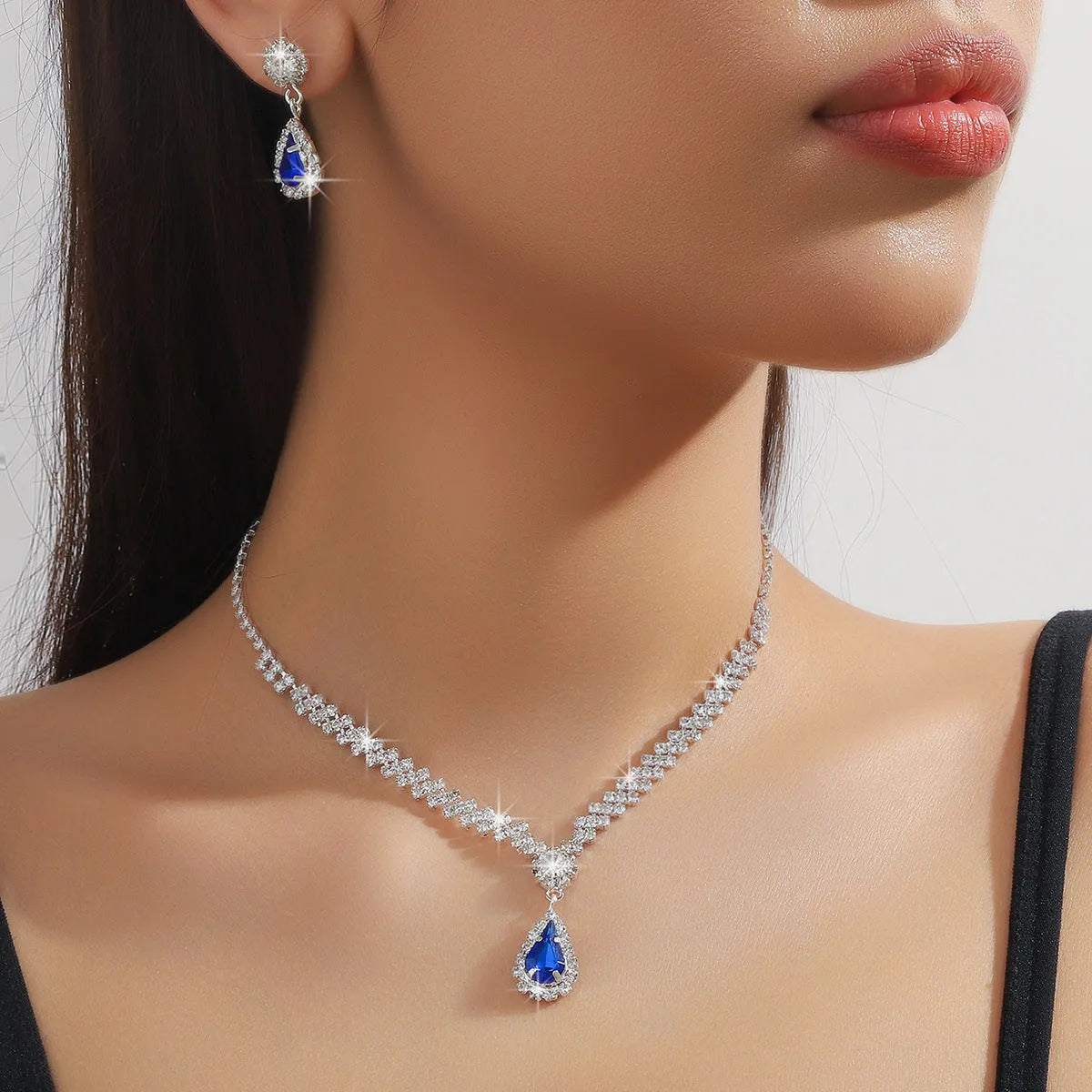 Women's claw chain necklace and earrings set with water drop rhinestones in blue colour option