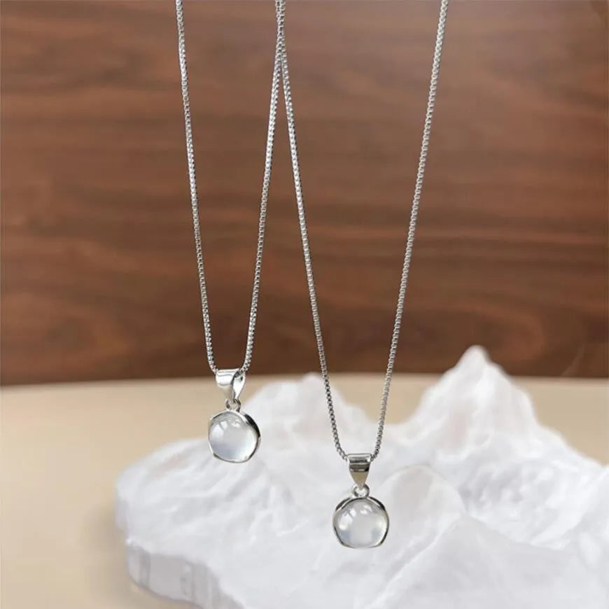 Women's Korean-style oval pendant necklace with geometric star detail on adjustable 21-50cm chain