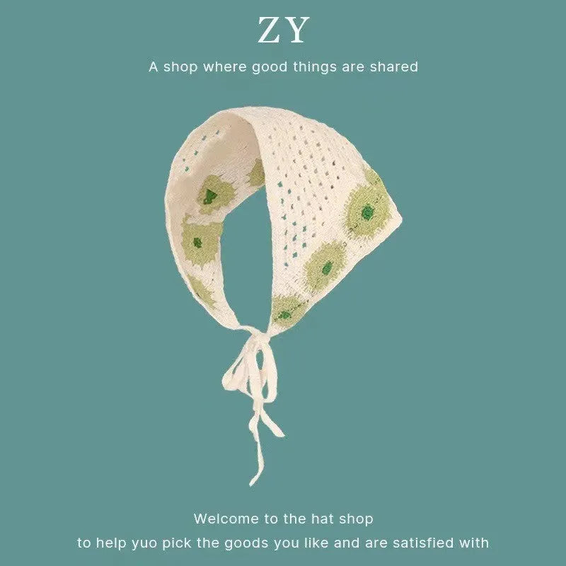 Women's cotton triangle shawl with floral French retro pattern in daisy design colours