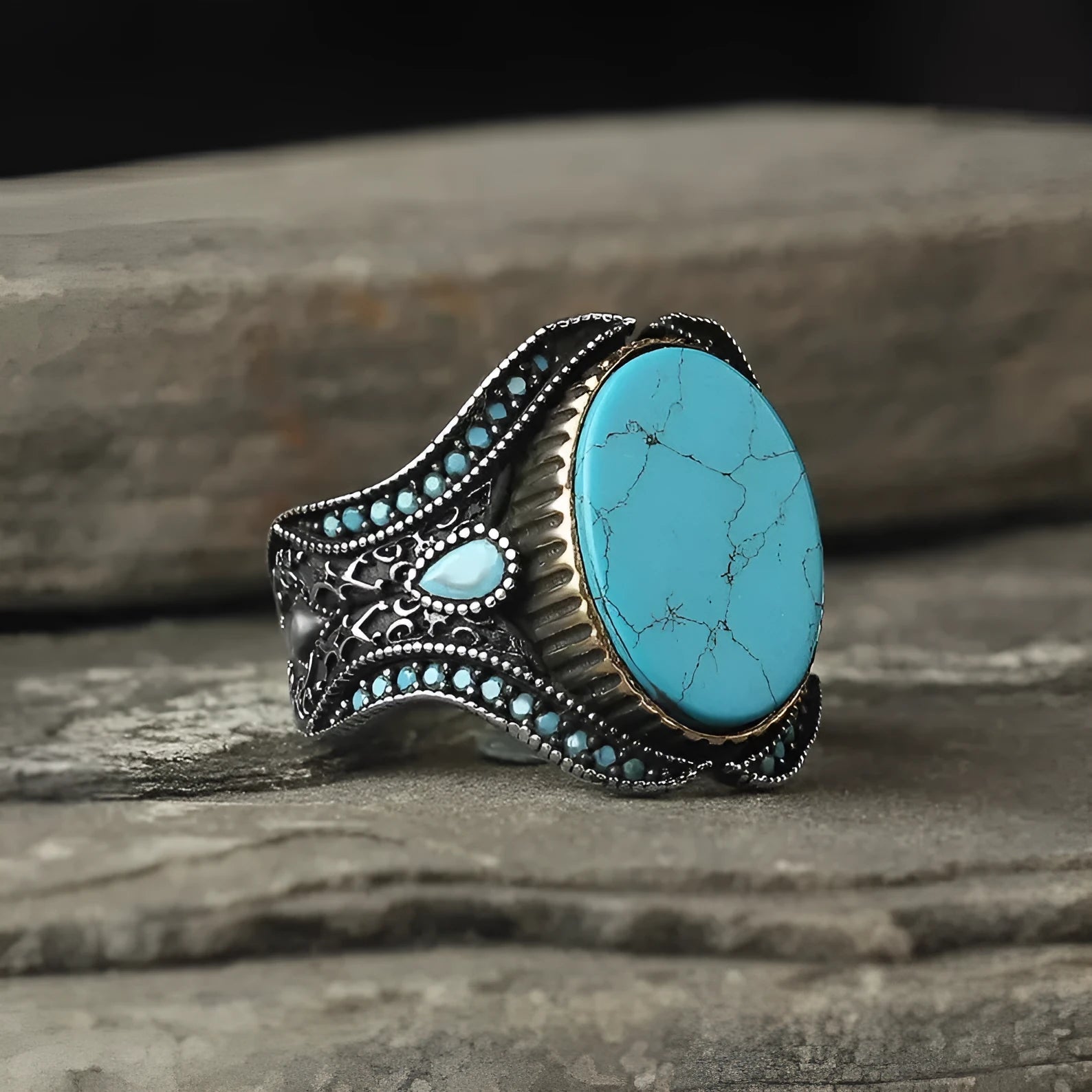 Men's antique silver alloy ring with round turquoise style design on finger