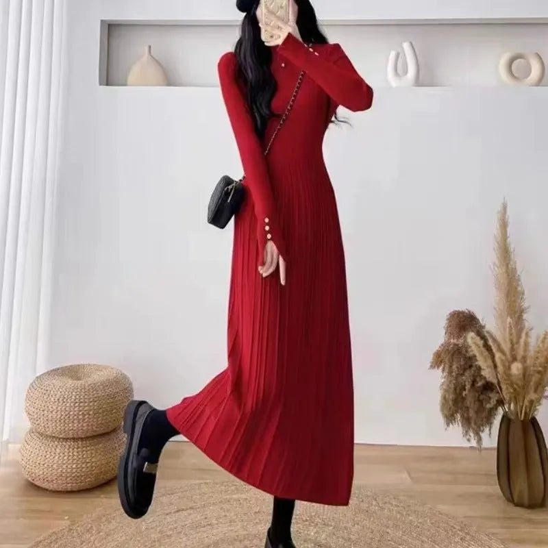Women's knitted knee-length A-line skirt in a solid colour with a high waist
